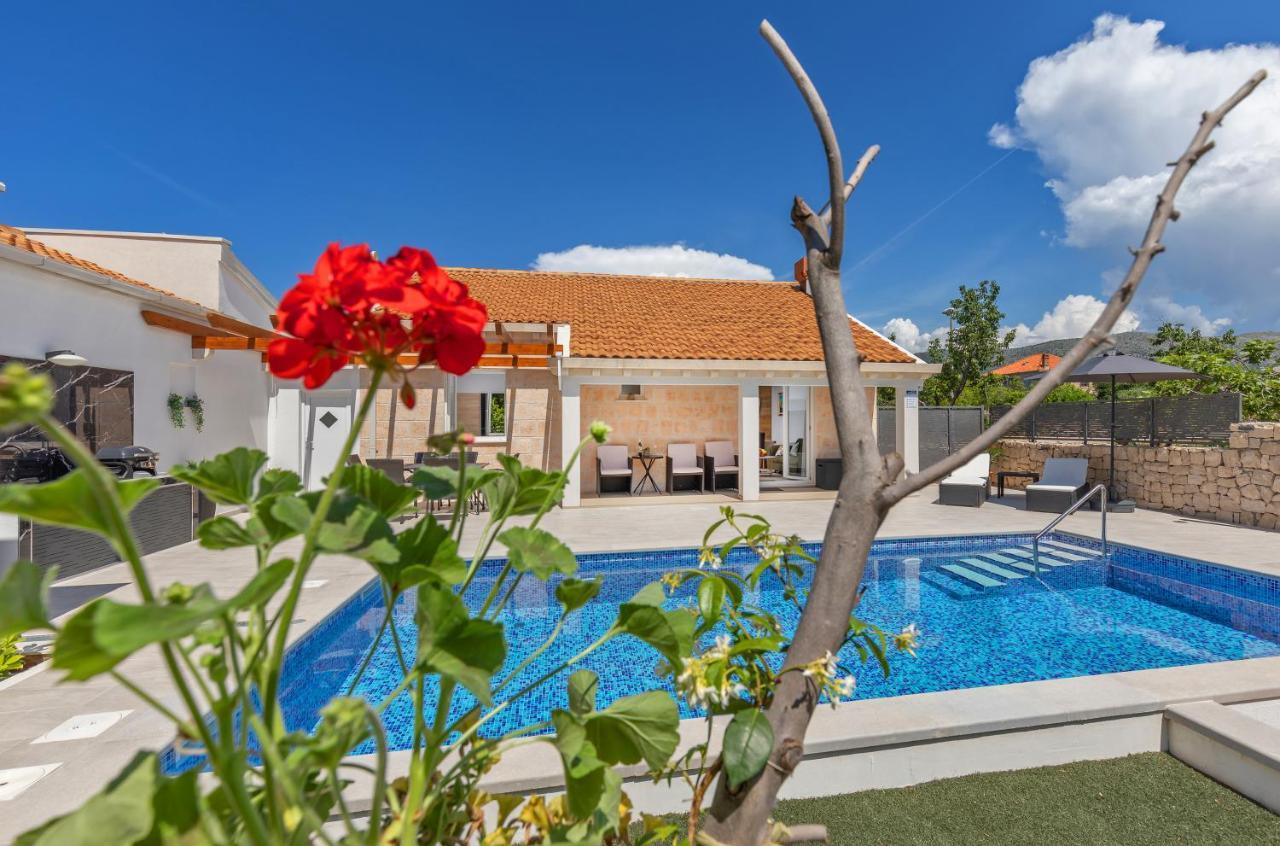 Apartment Holiday Home Doma, Cilipi Near Dubrovnik Exterior foto